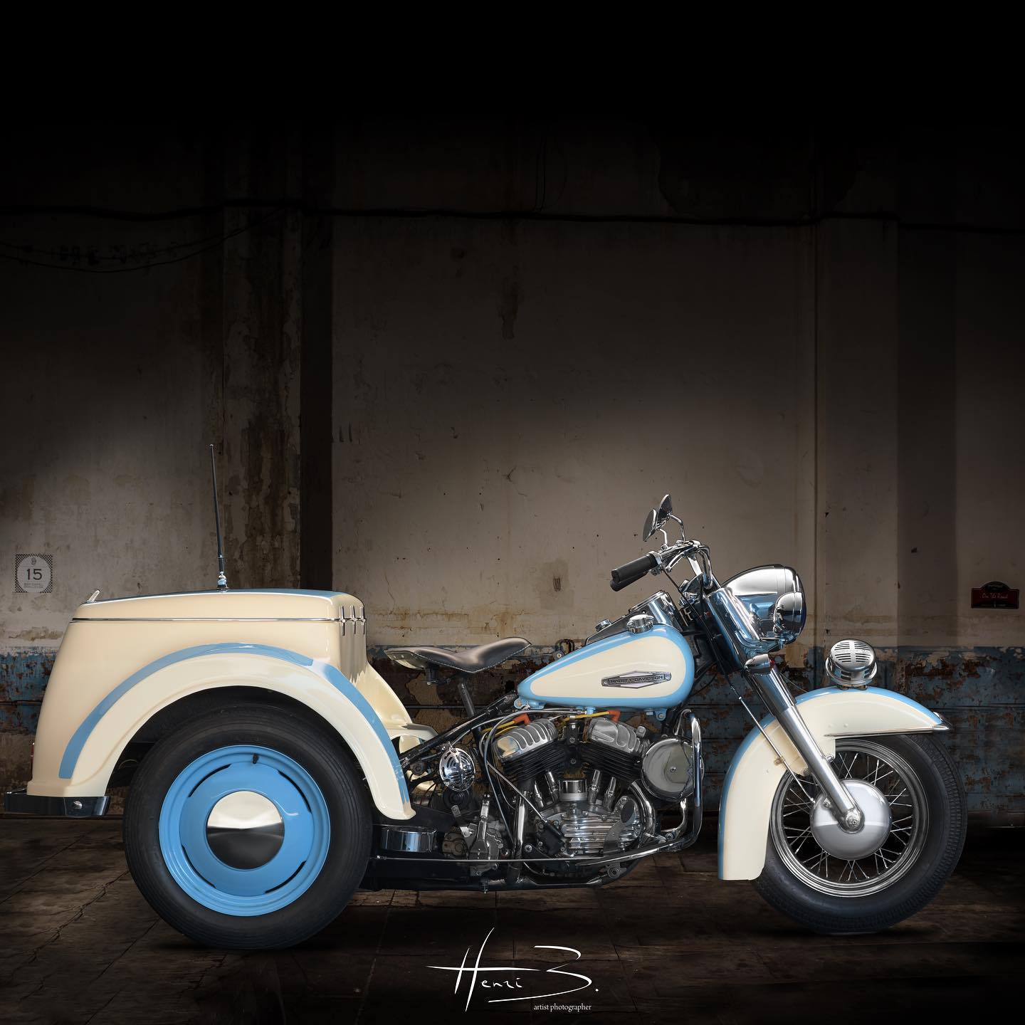 L’image du jour : New-York Police 1967 Harley-Davidson Servi-Car. #harleydavi…